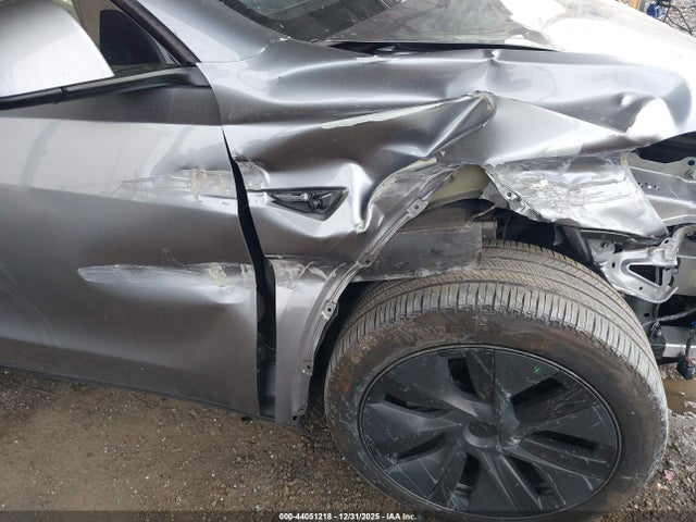 Продажа на аукционе авто 2024 Tesla Model Y Long Range Dual Motor All-wheel Drive, vin: 7SAYGDEEXRA320841, номер лота: 44051218