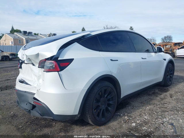 2023 TESLA MODEL Y 7SAYGAEE9PF887623 Photo 3