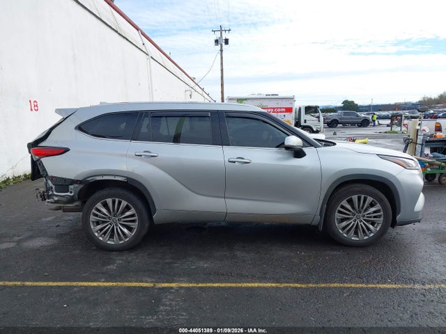 Toyota Highlander Hybrid Platinum 2023 5TDEBRCH7PS128443 Image 14