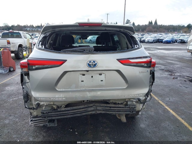 Toyota Highlander Hybrid Platinum 2023 5TDEBRCH7PS128443 Image 17