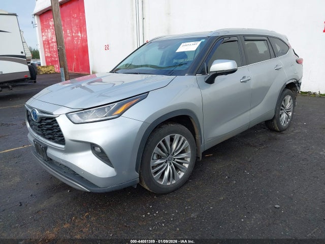 Toyota Highlander Hybrid Platinum 2023 5TDEBRCH7PS128443 Image 2