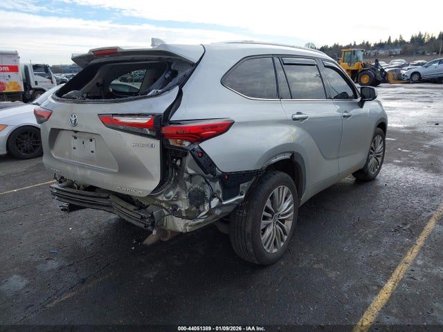 Toyota Highlander Hybrid Platinum 2023 5TDEBRCH7PS128443 Image 4