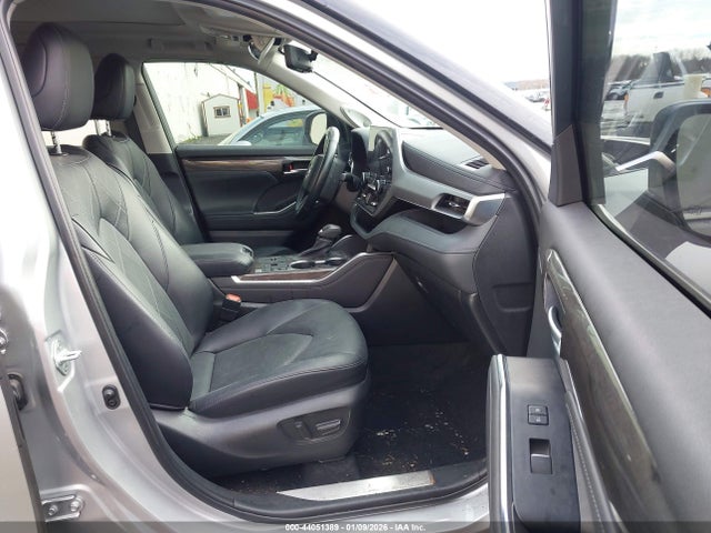 Toyota Highlander Hybrid Platinum 2023 5TDEBRCH7PS128443 Image 5