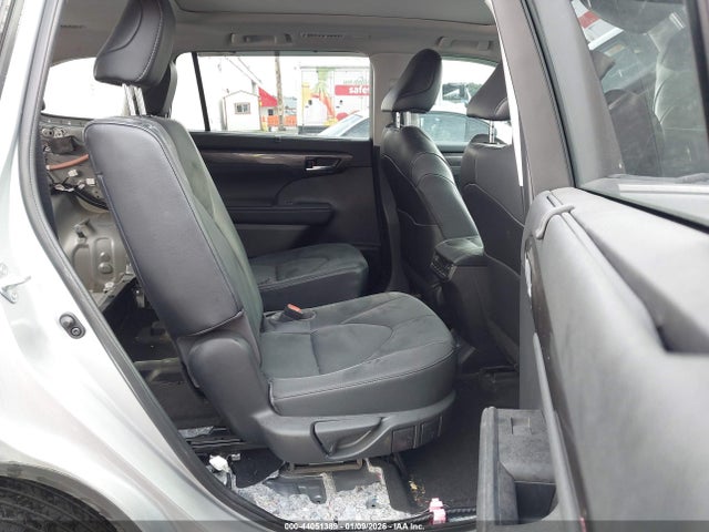 Toyota Highlander Hybrid Platinum 2023 5TDEBRCH7PS128443 Image 8