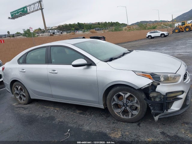 3KPF24AD6ME350825 KIA Forte Lxs