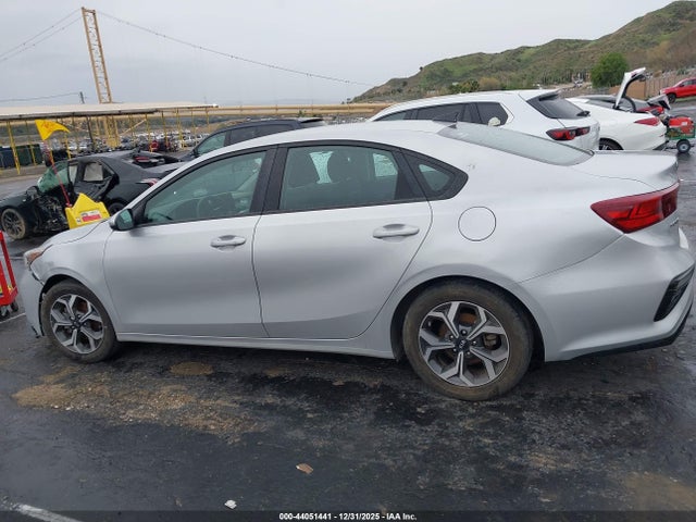 3KPF24AD6ME350825 KIA Forte Lxs