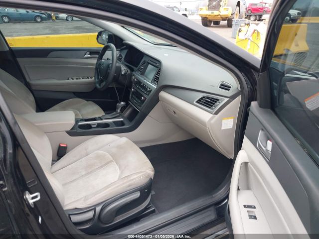 2017 HYUNDAI SONATA HYBRID KMHE24L14HA048498 Photo 4