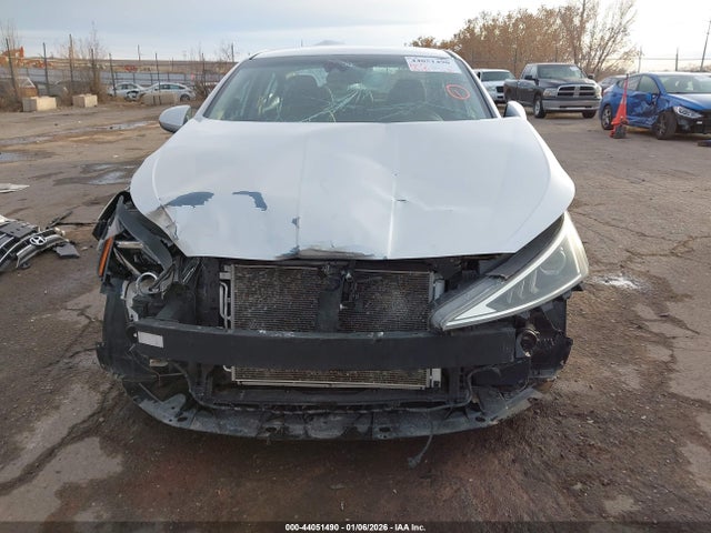 2020 Hyundai Elantra Sel მანქანა იყიდება აუქციონზე, vin: 5NPD84LF6LH513097, აუქციონის ნომერი: 44051490