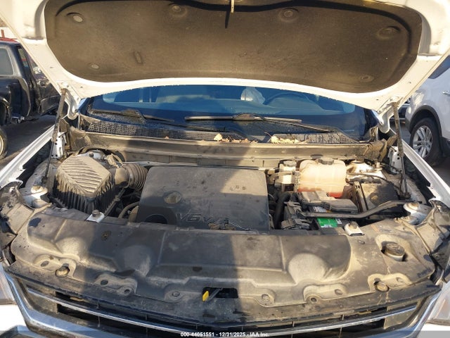 1GNEVGKW5KJ105266 Chevrolet Traverse 1lt