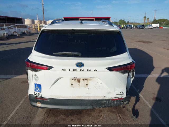Toyota SIENNA LE 2022 5TDKRKEC5NS076783 Image 17