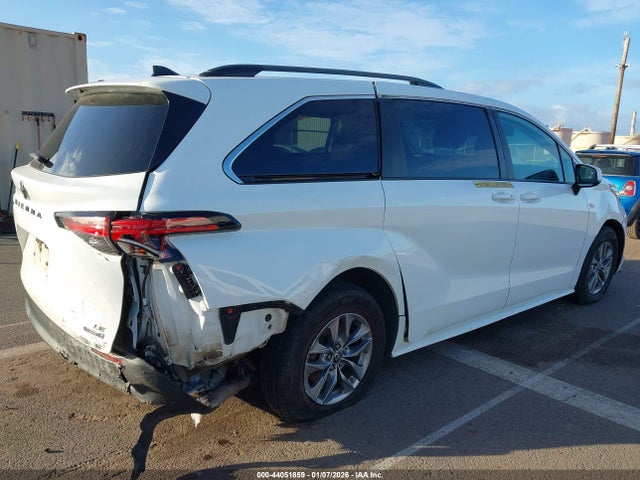 Toyota SIENNA LE 2022 5TDKRKEC5NS076783 Image 6