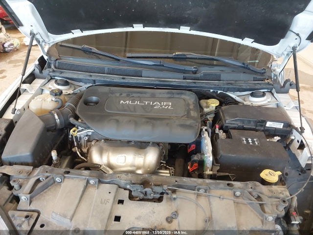44051868 :رقم المزاد ، 1C3CCCABXFN532684 vin ، 2015 Chrysler 200 Limited مزاد بيع