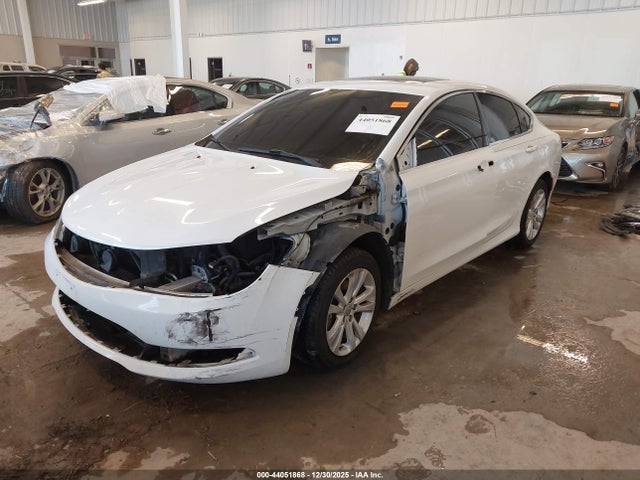 44051868 :رقم المزاد ، 1C3CCCABXFN532684 vin ، 2015 Chrysler 200 Limited مزاد بيع