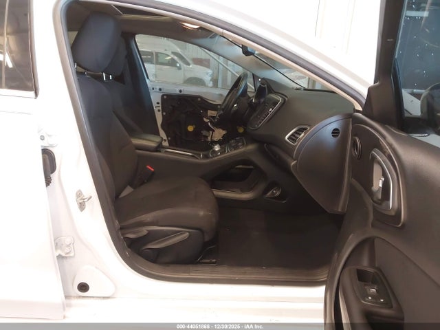 44051868 :رقم المزاد ، 1C3CCCABXFN532684 vin ، 2015 Chrysler 200 Limited مزاد بيع