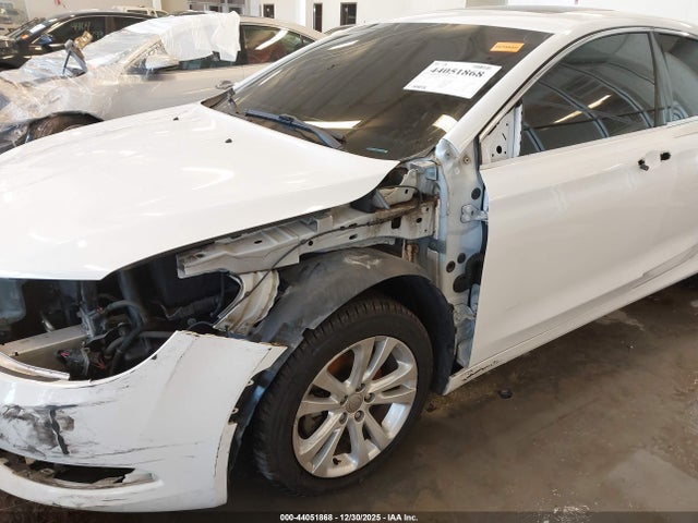 44051868 :رقم المزاد ، 1C3CCCABXFN532684 vin ، 2015 Chrysler 200 Limited مزاد بيع