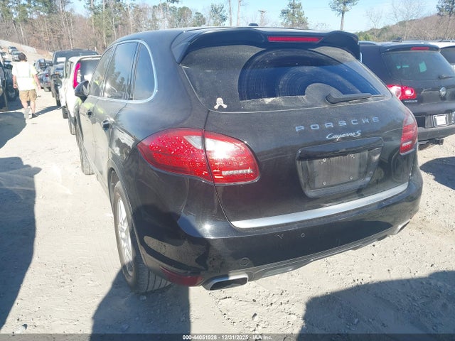 2011 PORSCHE CAYENNE WP1AB2A21BLA44986 Photo 2