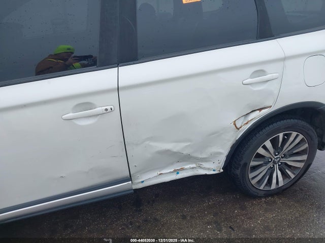 44052030 :رقم المزاد ، JA4AD3A35KZ012124 vin ، 2019 Mitsubishi Outlander Se مزاد بيع