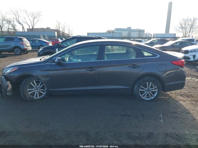 Hyundai SONATA SE 2017 5NPE24AF1HH564409 Image 15