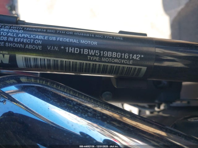 2011 HARLEY-DAVIDSON FLSTC 1HD1BW519BB016142 Photo 9