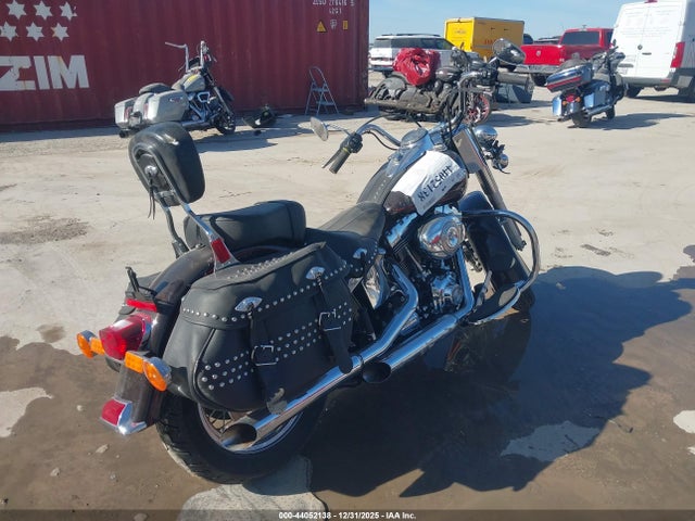 2011 HARLEY-DAVIDSON FLSTC 1HD1BW519BB016142 Photo 3