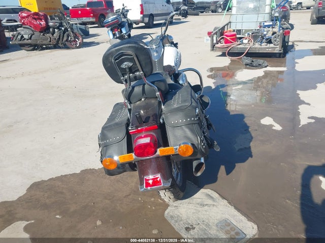 2011 HARLEY-DAVIDSON FLSTC 1HD1BW519BB016142 Photo 5