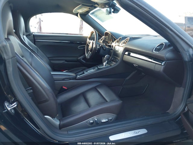 2017 PORSCHE 718 BOXSTER WP0CA2A89HS220764 Photo 4