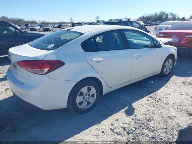 2017 KIA FORTE 3KPFK4A70HE120858 Photo 3