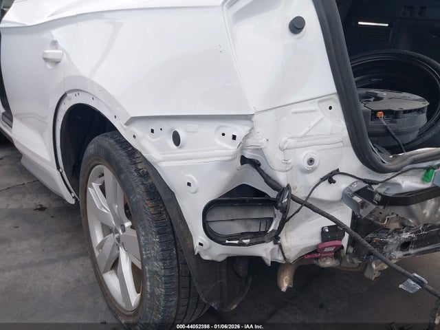 WA1BNAFY7J2228249 Audi Q5 2.0t Premium/2.0t Tech Premium
