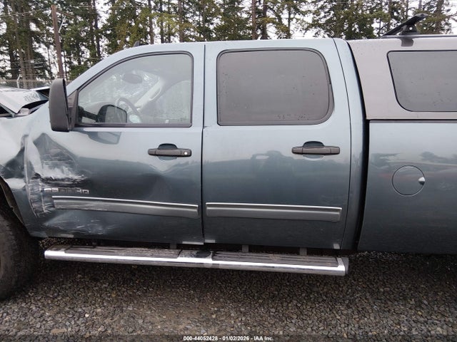 44052428 :رقم المزاد ، 1GT423C82BF163070 vin ، 2011 Gmc Sierra 3500hd Sle مزاد بيع