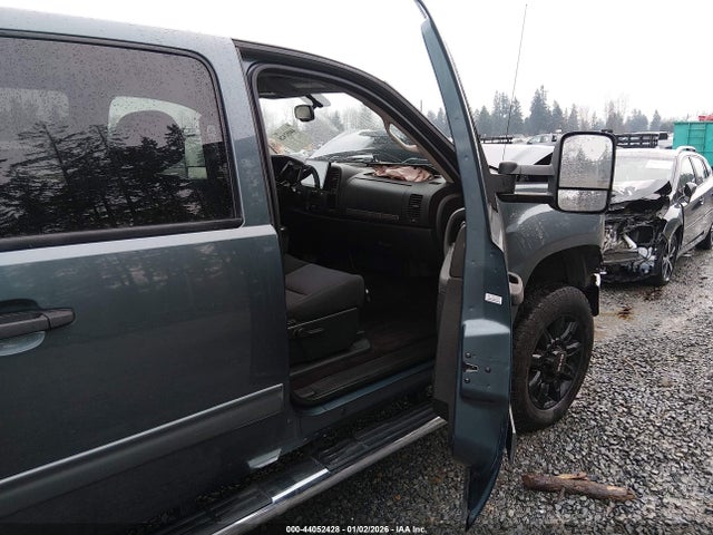 44052428 :رقم المزاد ، 1GT423C82BF163070 vin ، 2011 Gmc Sierra 3500hd Sle مزاد بيع