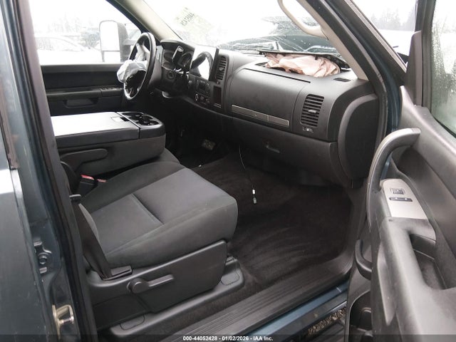 44052428 :رقم المزاد ، 1GT423C82BF163070 vin ، 2011 Gmc Sierra 3500hd Sle مزاد بيع