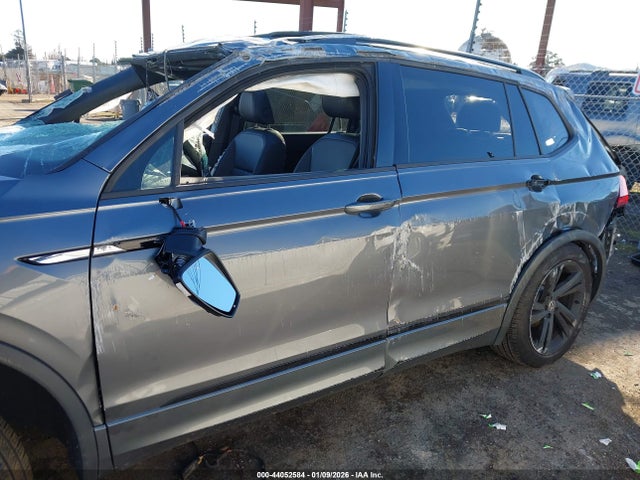 3VVCB7AX9RM104445 Volkswagen Tiguan 2.0t Se R-line Black