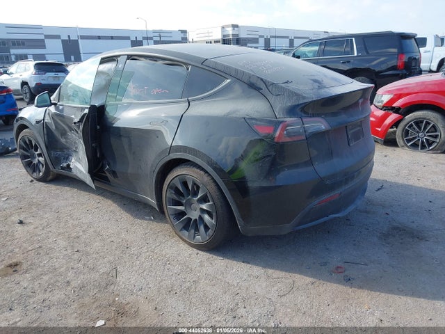 2021 TESLA MODEL Y 5YJYGAEEXMF300323 Photo 2