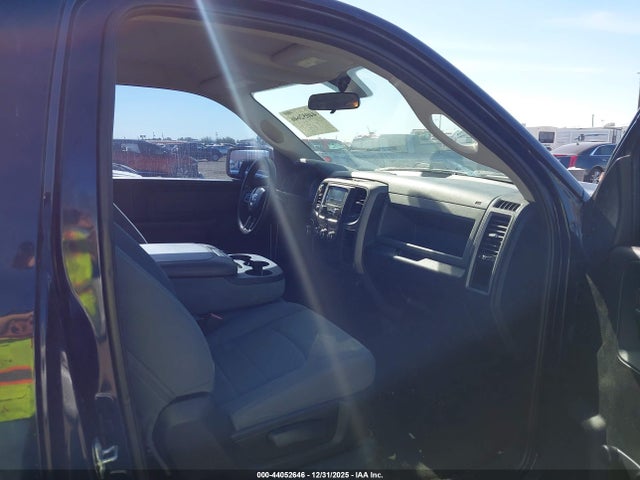 Продаж на аукціоні авто 2017 Ram 1500 Express  4x2 6'4 Box, vin: 3C6JR6AT2HG672081, номер лоту: 44052646