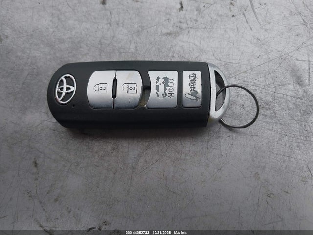 3MYDLBYV6JY329573 Toyota YARIS IA