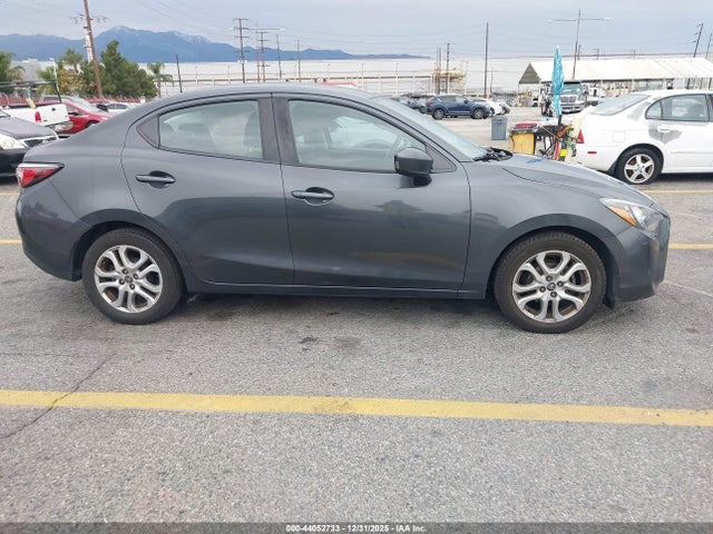 3MYDLBYV6JY329573 Toyota YARIS IA