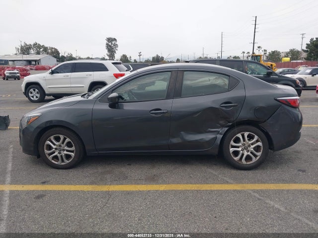 3MYDLBYV6JY329573 Toyota YARIS IA
