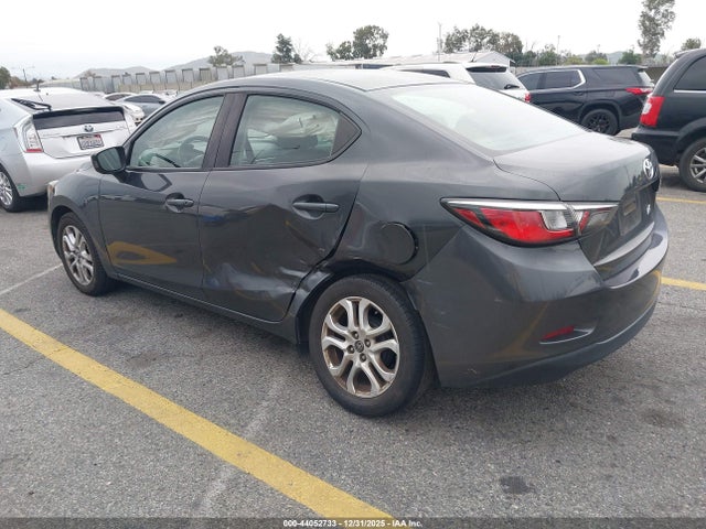 3MYDLBYV6JY329573 Toyota YARIS IA