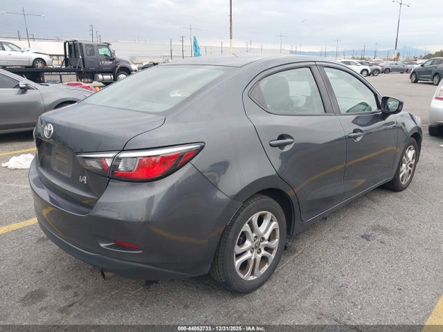 3MYDLBYV6JY329573 Toyota YARIS IA