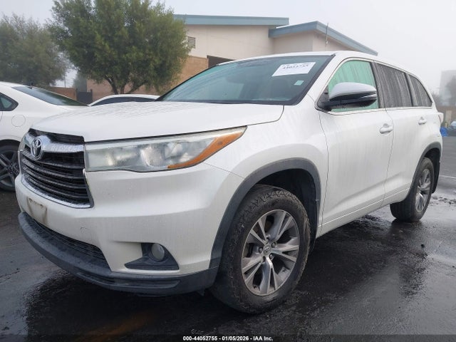 Toyota Highlander Le Plus V6 2015 5TDBKRFH4FS120975 Image 2