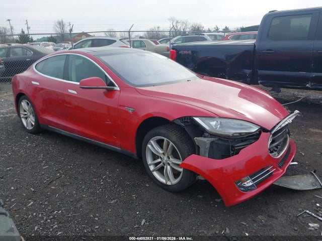 2013 Tesla Model S Performance მანქანა იყიდება აუქციონზე, vin: 5YJSA1CP1DFP11637, აუქციონის ნომერი: 44052821