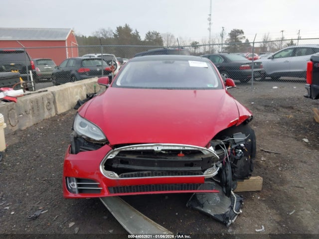 44052821 :رقم المزاد ، 5YJSA1CP1DFP11637 vin ، 2013 Tesla Model S Performance مزاد بيع