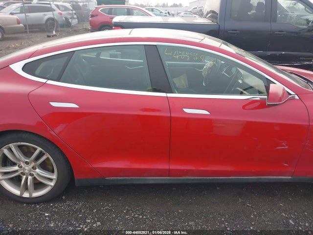 44052821 :رقم المزاد ، 5YJSA1CP1DFP11637 vin ، 2013 Tesla Model S Performance مزاد بيع