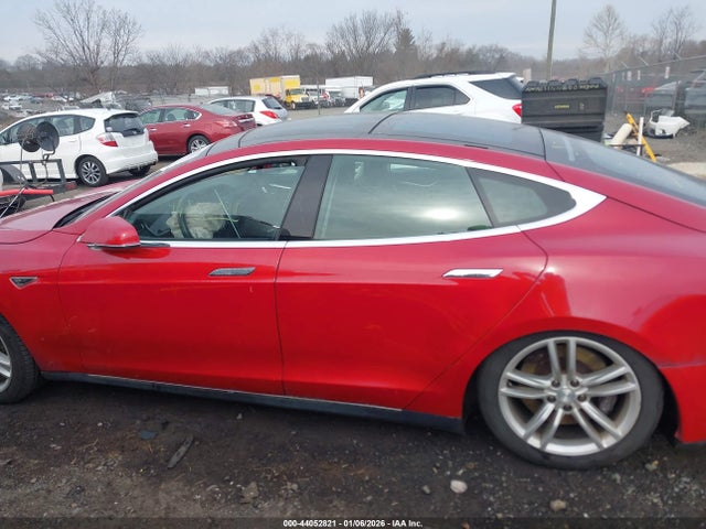44052821 :رقم المزاد ، 5YJSA1CP1DFP11637 vin ، 2013 Tesla Model S Performance مزاد بيع