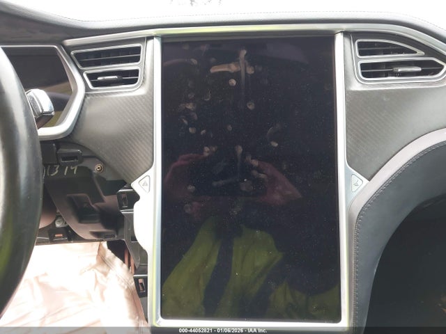 44052821 :رقم المزاد ، 5YJSA1CP1DFP11637 vin ، 2013 Tesla Model S Performance مزاد بيع