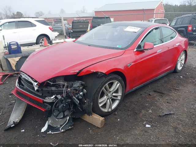 44052821 :رقم المزاد ، 5YJSA1CP1DFP11637 vin ، 2013 Tesla Model S Performance مزاد بيع