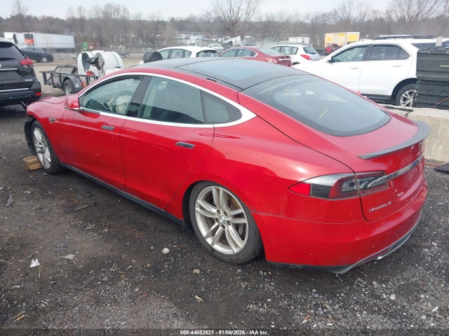 44052821 :رقم المزاد ، 5YJSA1CP1DFP11637 vin ، 2013 Tesla Model S Performance مزاد بيع
