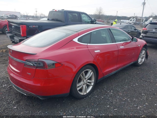 44052821 :رقم المزاد ، 5YJSA1CP1DFP11637 vin ، 2013 Tesla Model S Performance مزاد بيع