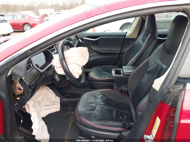 44052821 :رقم المزاد ، 5YJSA1CP1DFP11637 vin ، 2013 Tesla Model S Performance مزاد بيع