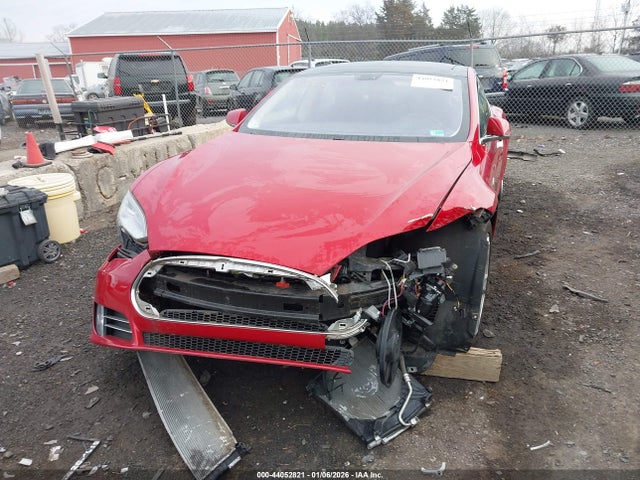 44052821 :رقم المزاد ، 5YJSA1CP1DFP11637 vin ، 2013 Tesla Model S Performance مزاد بيع
